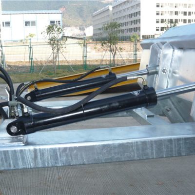 सजिलो-उपयोग सकारात्मक लकि ma मचानवाद। सेफ्टी चेन सेकुर हप्पर गाडी ह्यान्डल गर्न। वेल्डेड सीम चुहावट रोक्दछ। अतिरिक्त-गहिरो काँटा खोल्ने। २ "शीर्ष ओठहरू गठन भयो। उच्च दृश्यता नीलो इनेमेल समाप्त